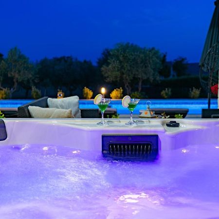 Villa Lorema-Pet Friendly On 5000 Sqm Garden,Pool, Jacuzzi, Billiard&Ps5 Sveti Filip i Jakov Exterior photo